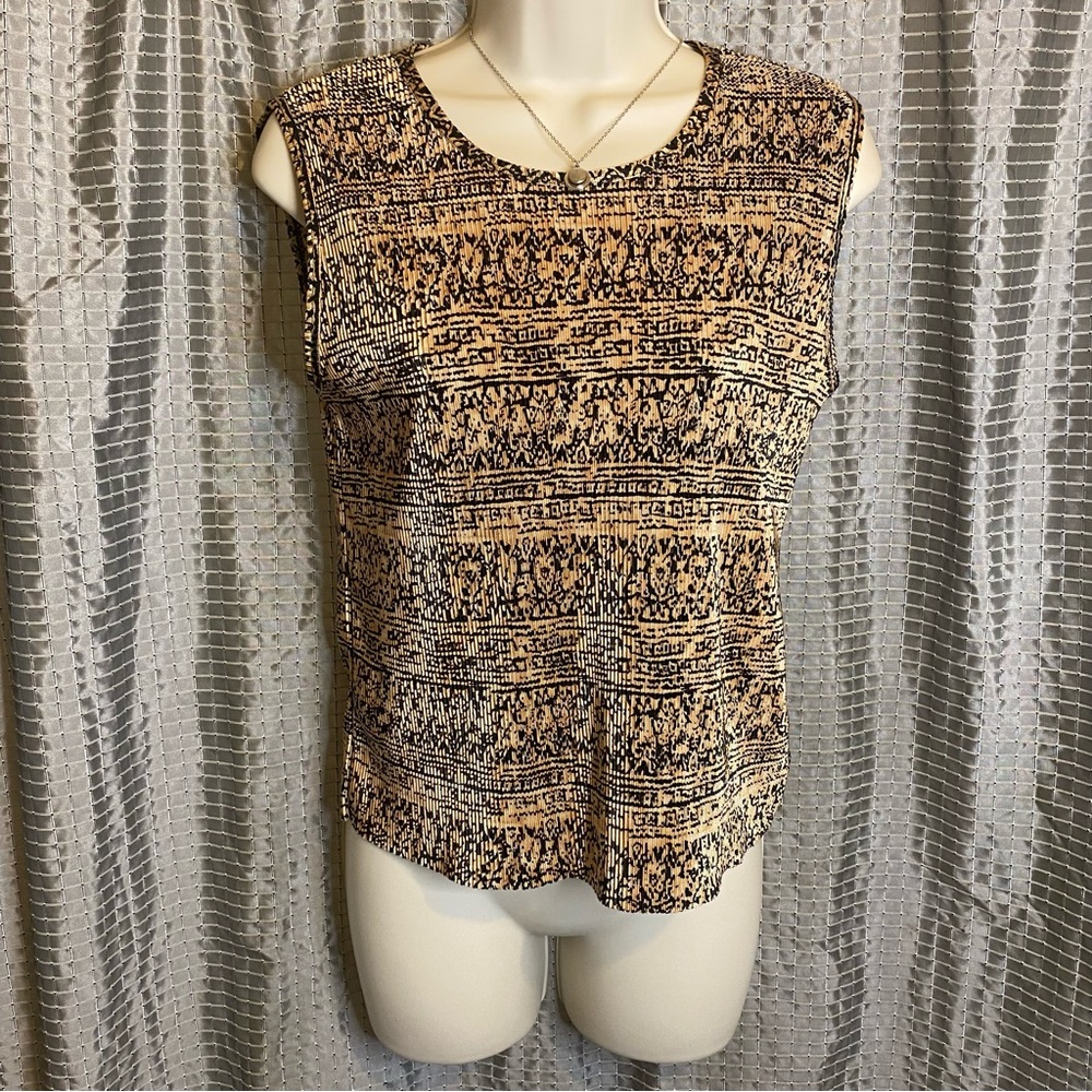 Plissé Gold/Black Sleeveless Top Size Medium.